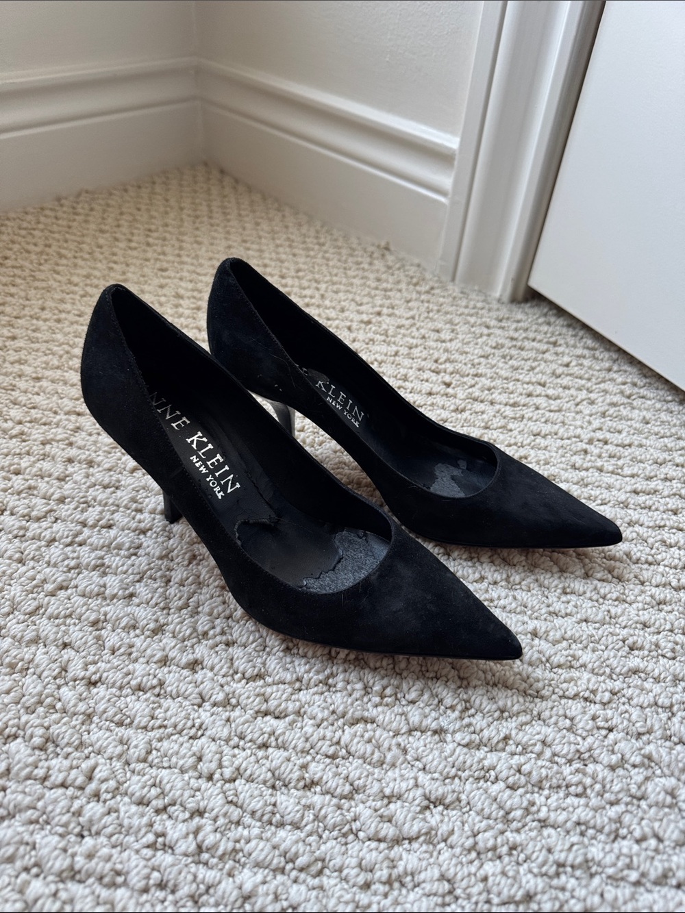 Anne Klein Black Suede Pointed-Toe Low Heel Pumps Size: 7.5